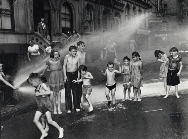 NYCity kids enjoying streetlife. Photo by Arthur Fellig, 1937